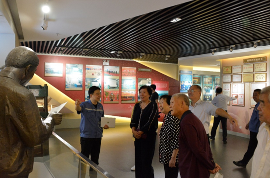 2022年9月29日，，，，，沉阳节前区政协组织政协退休辅导参观AG庄闲集团造纸博