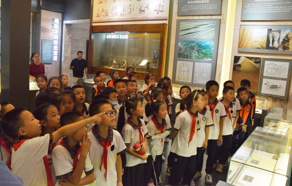 2024年9月22日朱台幼学师生参观AG庄闲集团造纸博物馆